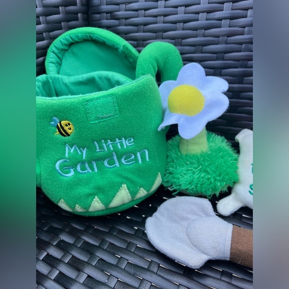 Gund My Little Garden Soft Playset stuffed gardening toy - Picture 3 of 4